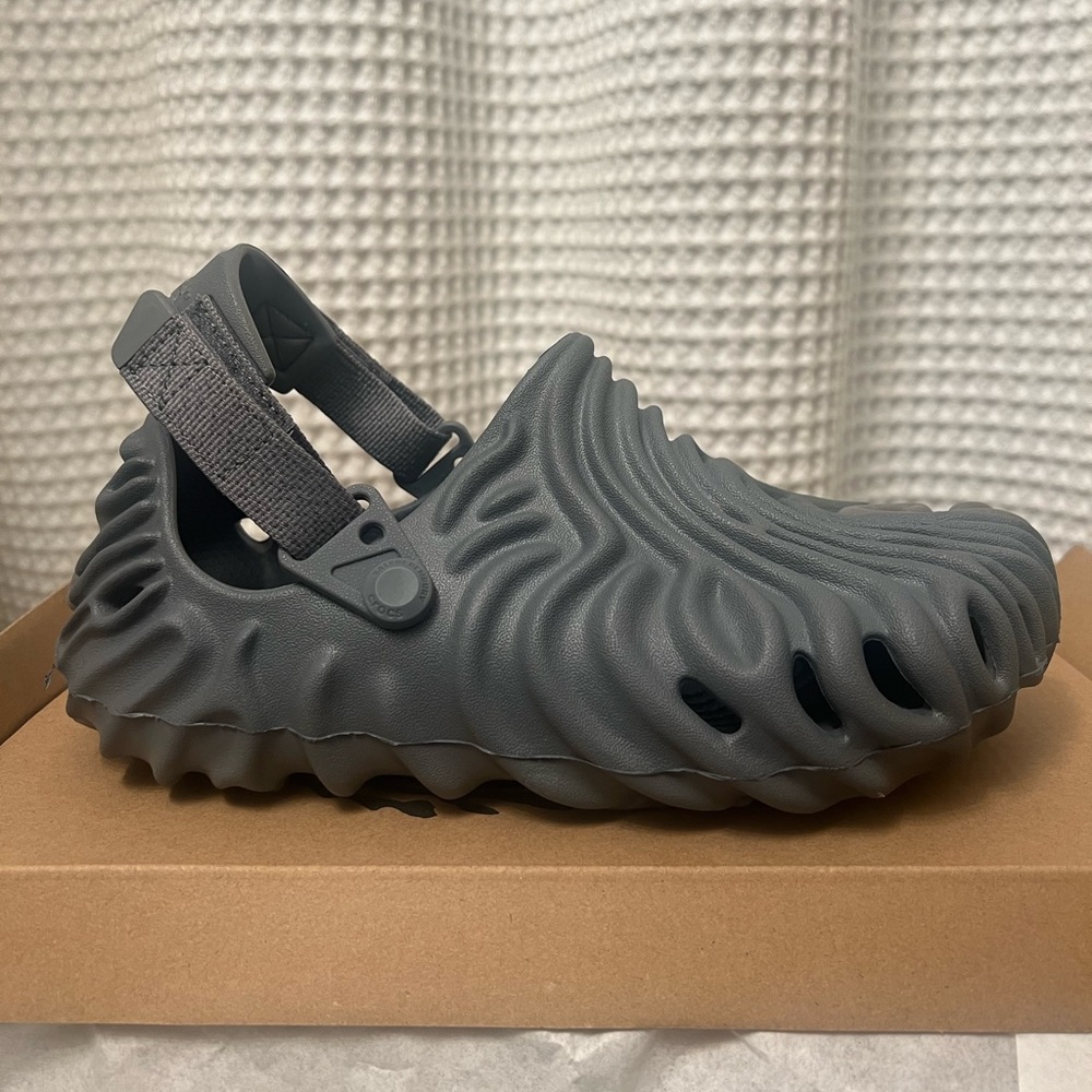 UNISEX Salehe Bembury Crocs in Niagara